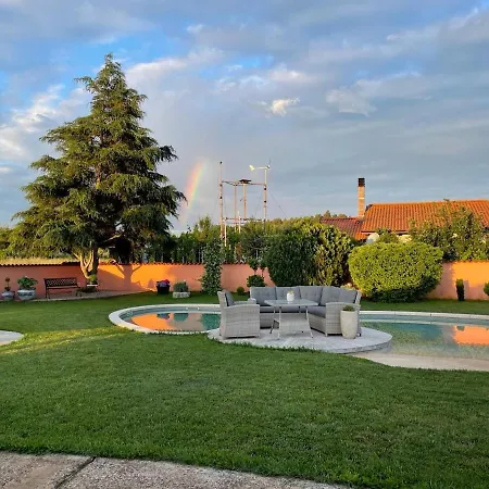Lovely With Pool And Garden *