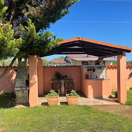 Lovely With Pool And Garden
