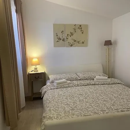 Lovely With Pool And Garden Apartment Medulin