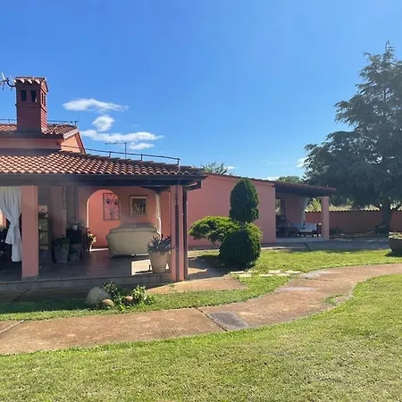 Lovely With Pool And Garden Apartment *